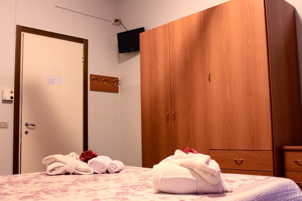 Antica Brianza Alloggi Bed and Breakfast Μπέργκαμο Δωμάτιο φωτογραφία