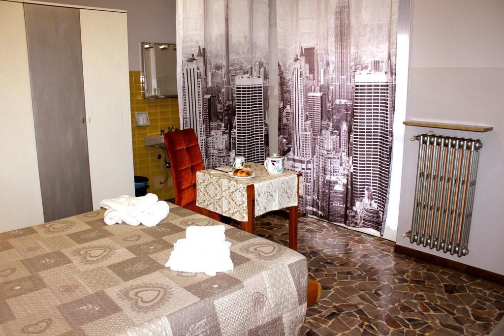 Antica Brianza Alloggi Bed and Breakfast Μπέργκαμο Δωμάτιο φωτογραφία