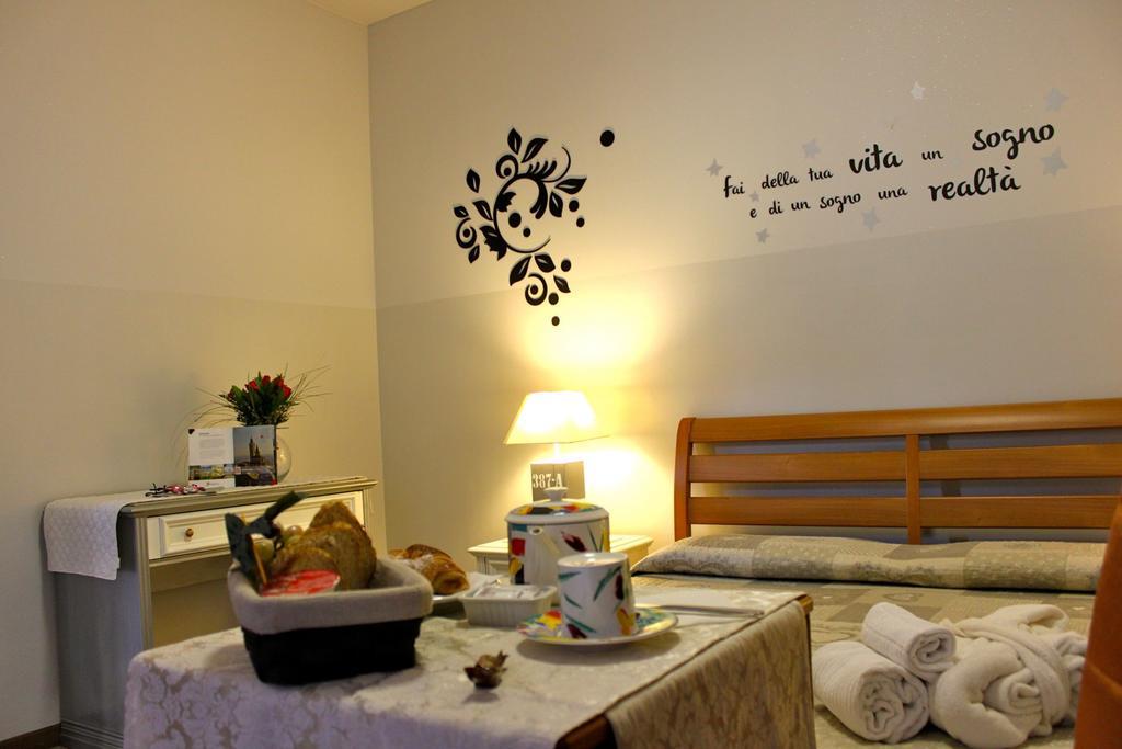 Antica Brianza Alloggi Bed and Breakfast Μπέργκαμο Δωμάτιο φωτογραφία